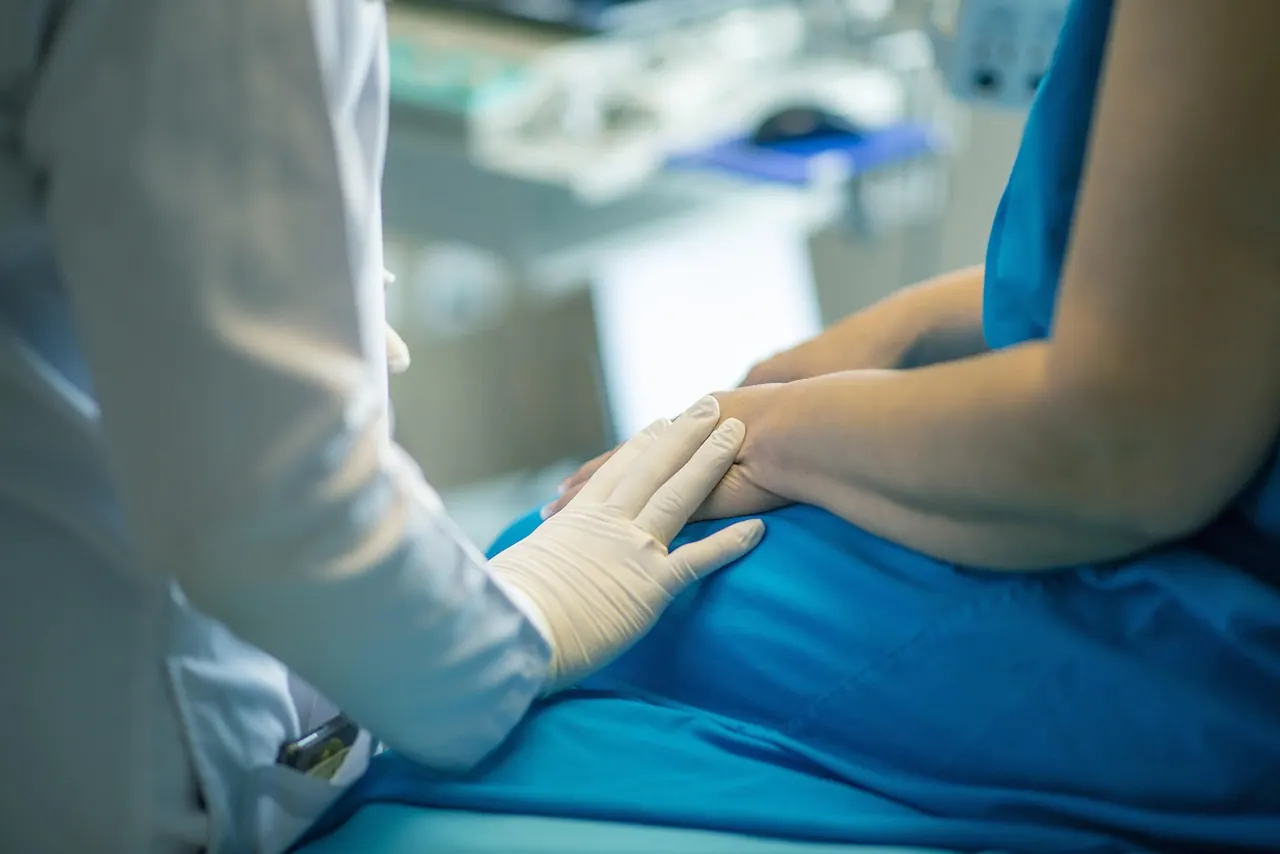 treatment, hospital, clinic, medicine, laboratory, diagnosis, patient, healthcare, hospital, hospital, hospital, hospital, hospital, patient, patient, patient, healthcare, healthca. Quality control in a medical courier business: how owners check the work
